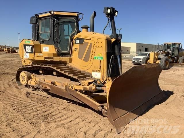 CAT D7E بلدوزرات مجنزرة