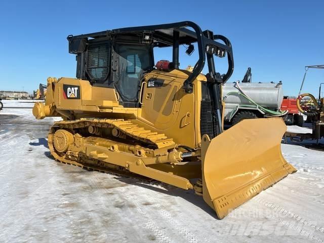CAT D7E بلدوزرات مجنزرة