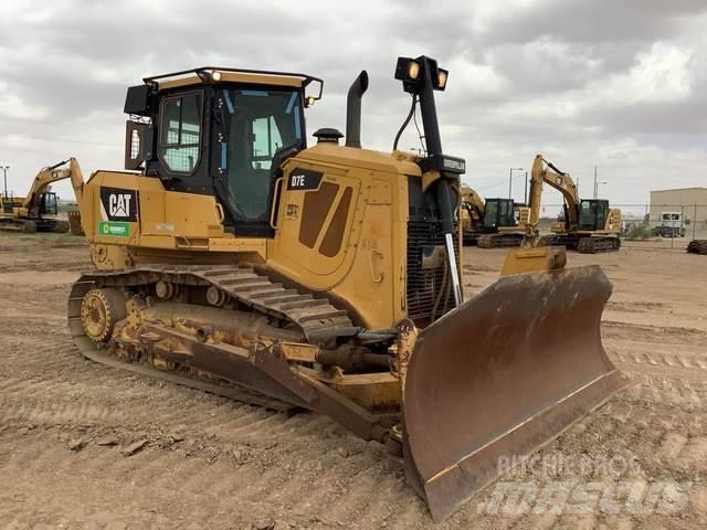 CAT D7E بلدوزرات مجنزرة