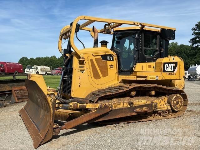CAT D7E بلدوزرات مجنزرة