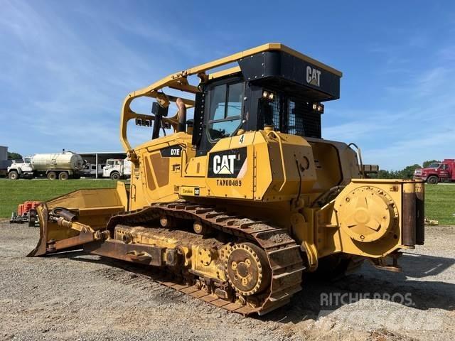CAT D7E بلدوزرات مجنزرة