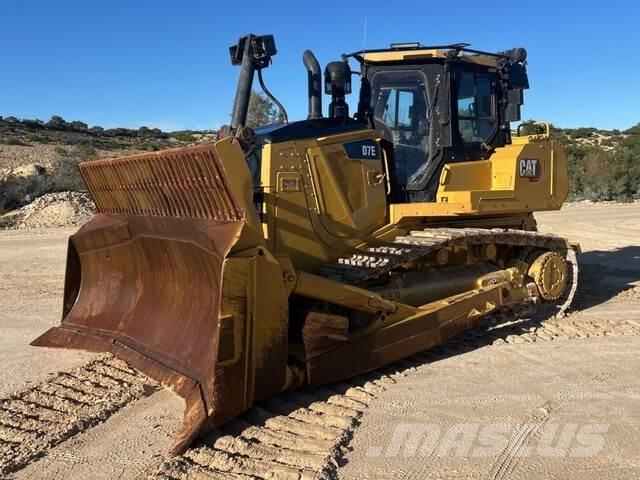 CAT D7E بلدوزرات مجنزرة