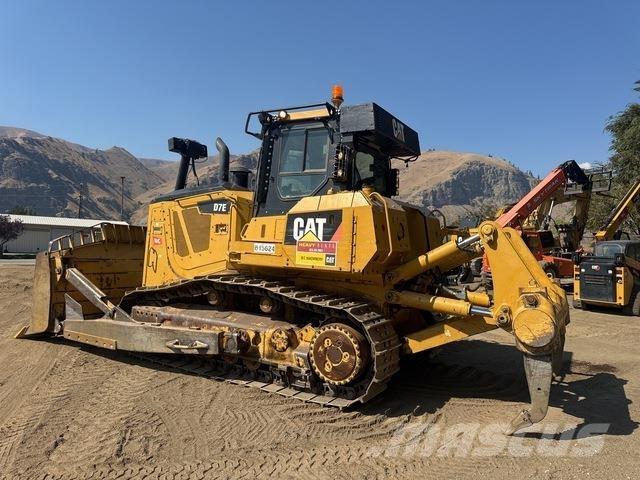 CAT D7E بلدوزرات مجنزرة