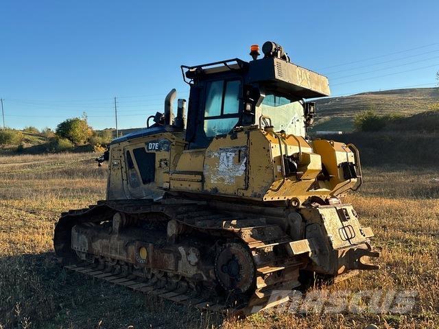 CAT D7E بلدوزرات مجنزرة
