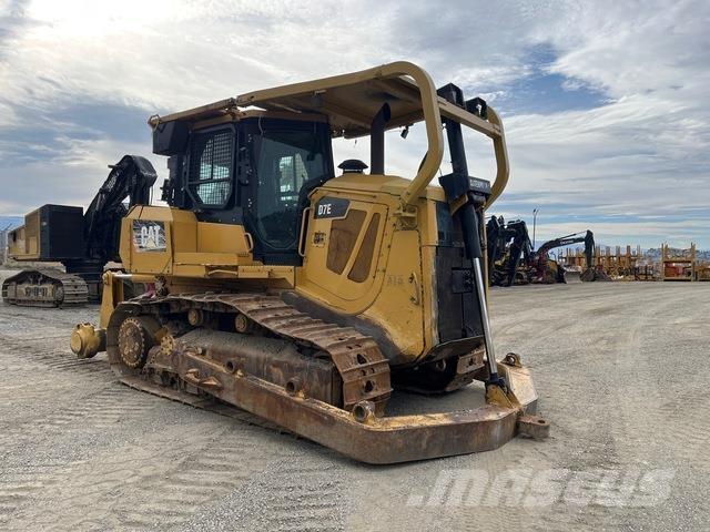 CAT D7E بلدوزرات مجنزرة