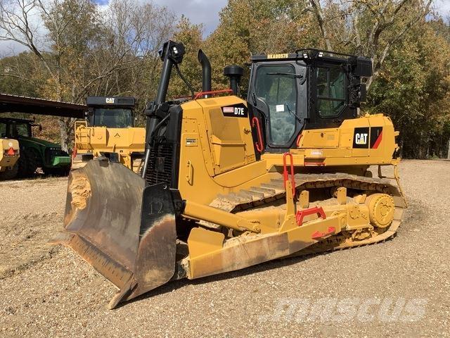 CAT D7E بلدوزرات مجنزرة