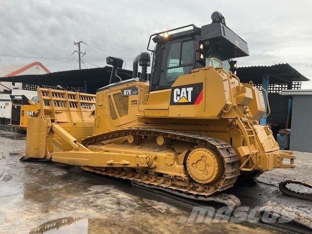 CAT D7E LGP بلدوزرات مجنزرة