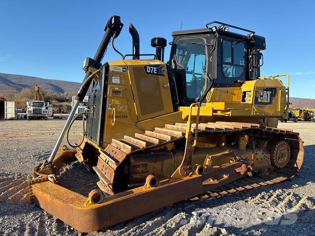 CAT D7E LGP بلدوزرات مجنزرة