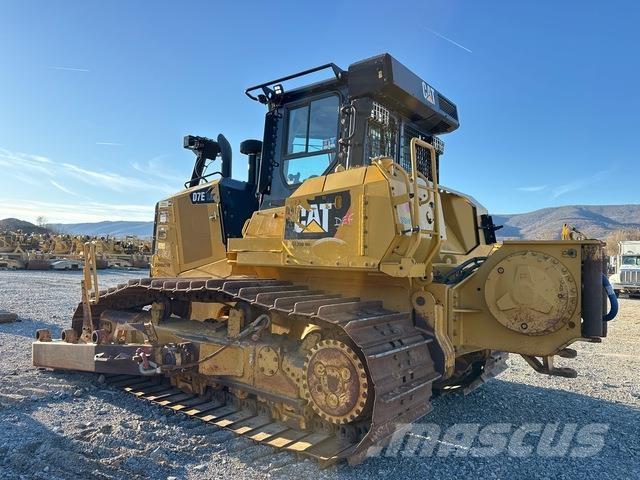 CAT D7E LGP بلدوزرات مجنزرة