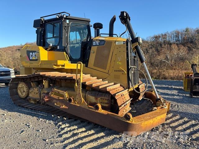 CAT D7E LGP بلدوزرات مجنزرة