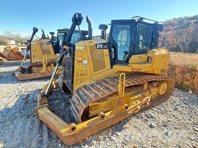 CAT D7E LGP بلدوزرات مجنزرة