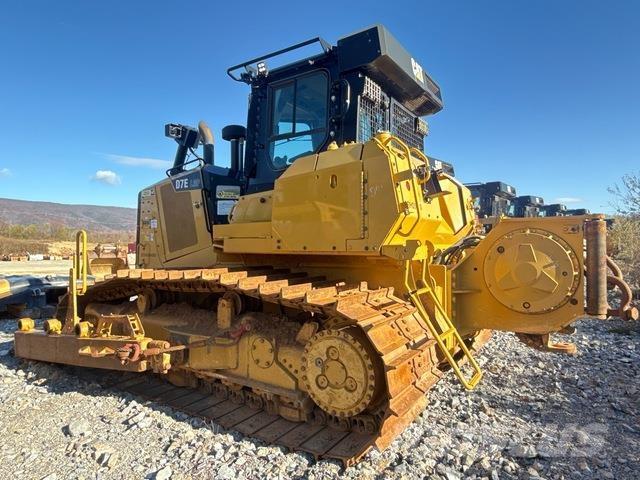 CAT D7E LGP بلدوزرات مجنزرة
