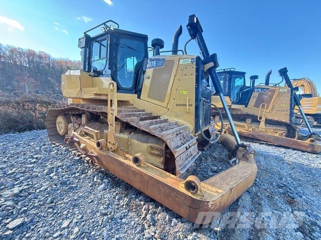 CAT D7E LGP بلدوزرات مجنزرة