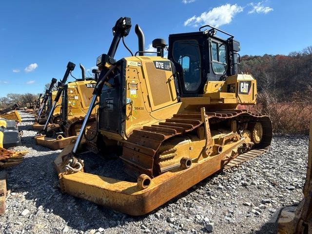 CAT D7E LGP بلدوزرات مجنزرة