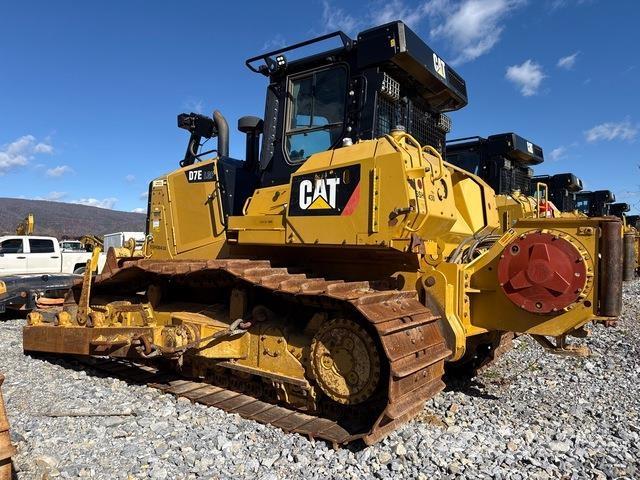CAT D7E LGP بلدوزرات مجنزرة