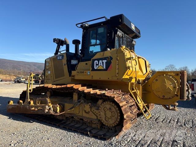 CAT D7E LGP بلدوزرات مجنزرة