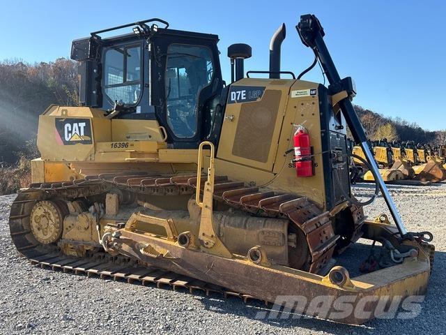CAT D7E LGP بلدوزرات مجنزرة