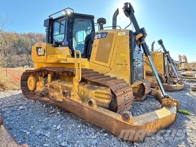 CAT D7E LGP بلدوزرات مجنزرة