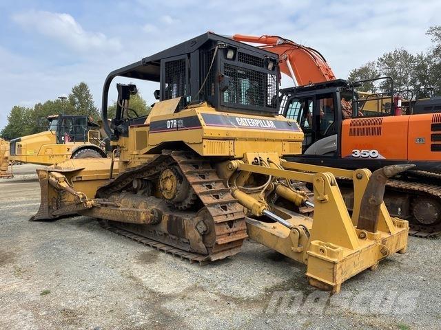 CAT D7R بلدوزرات مجنزرة