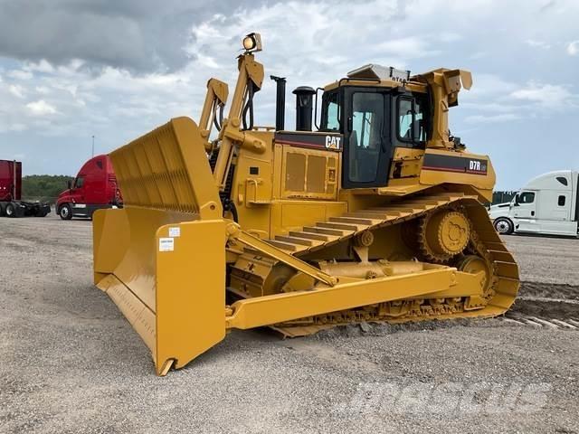 CAT D7R LGP بلدوزرات مجنزرة