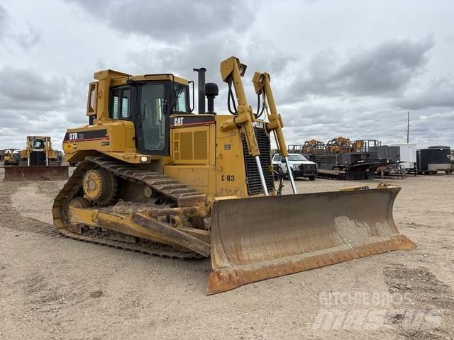 CAT D7R XR بلدوزرات مجنزرة