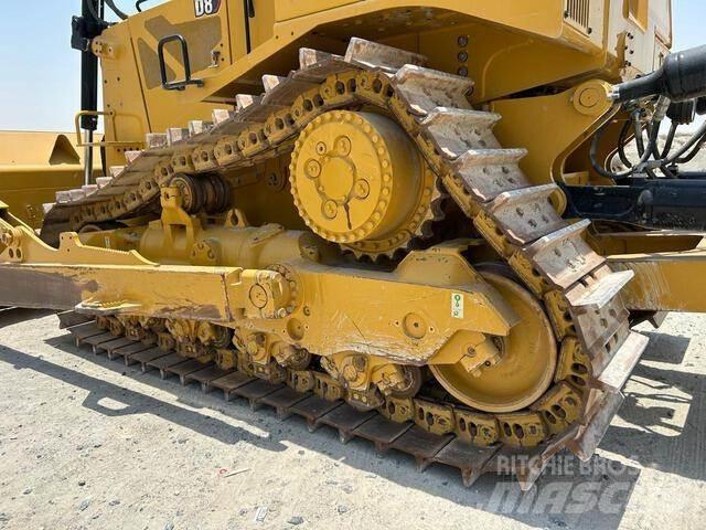CAT D8 بلدوزرات مجنزرة