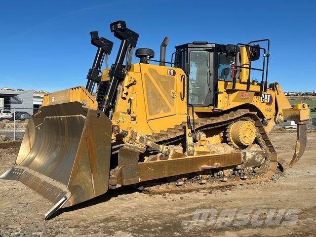CAT D8 بلدوزرات مجنزرة