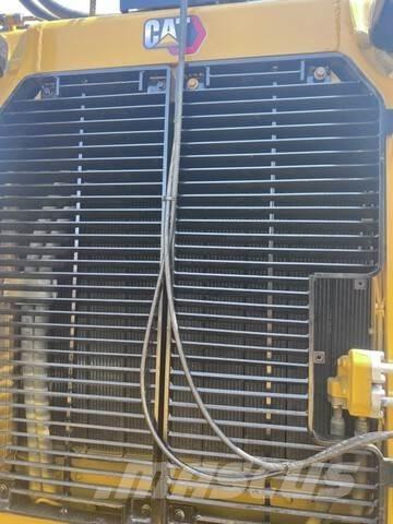 CAT D8GC بلدوزرات مجنزرة