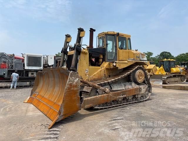 CAT D8L بلدوزرات مجنزرة