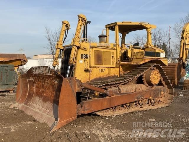 CAT D8N بلدوزرات مجنزرة