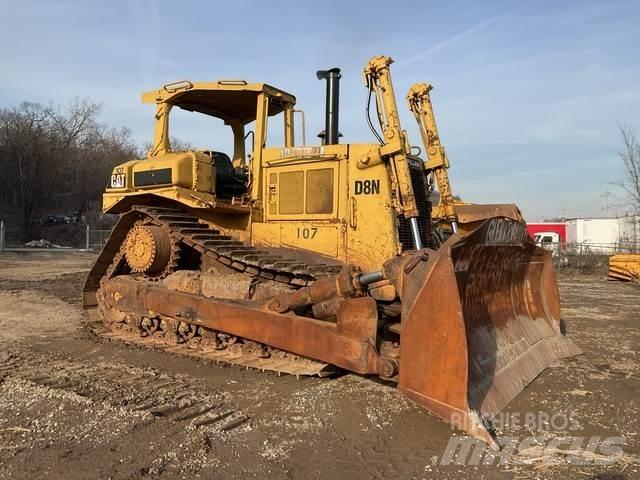 CAT D8N بلدوزرات مجنزرة