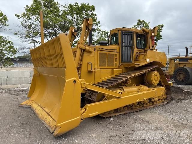 CAT D8N بلدوزرات مجنزرة