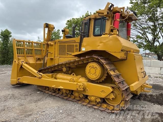 CAT D8N بلدوزرات مجنزرة