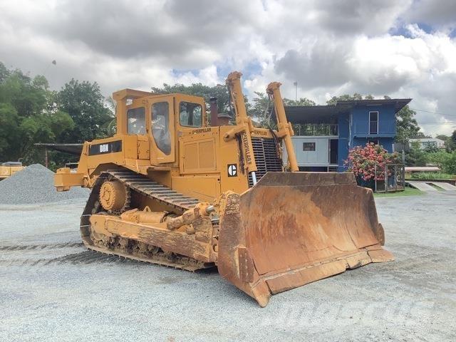 CAT D8N بلدوزرات مجنزرة