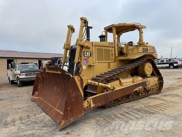 CAT D8N بلدوزرات مجنزرة