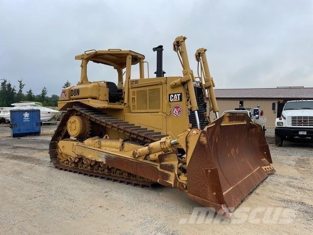 CAT D8N بلدوزرات مجنزرة