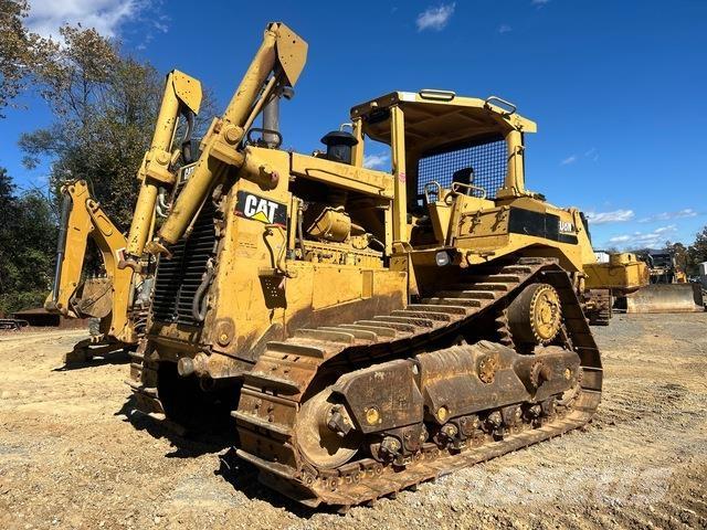 CAT D8N بلدوزرات مجنزرة