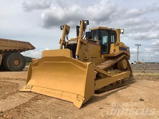CAT D8R بلدوزرات مجنزرة
