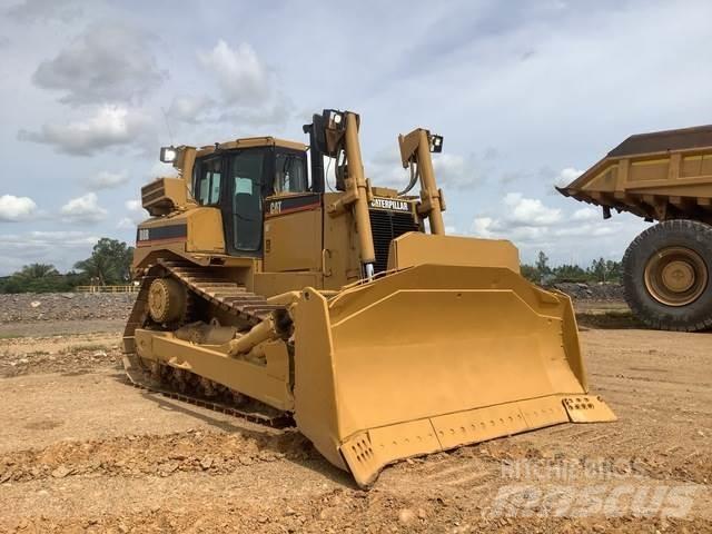 CAT D8R بلدوزرات مجنزرة