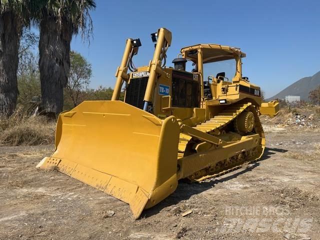 CAT D8R بلدوزرات مجنزرة