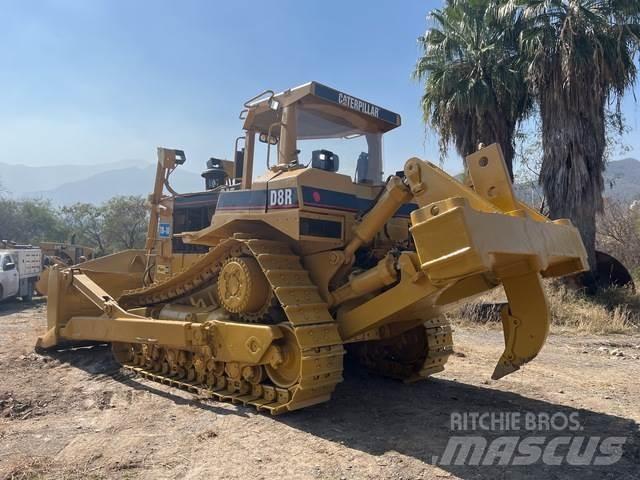 CAT D8R بلدوزرات مجنزرة