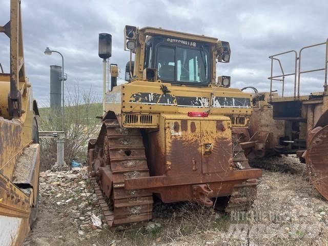 CAT D8R بلدوزرات مجنزرة
