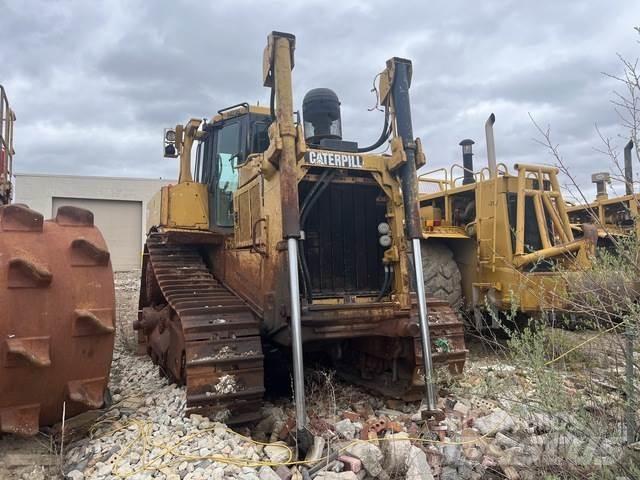 CAT D8R بلدوزرات مجنزرة