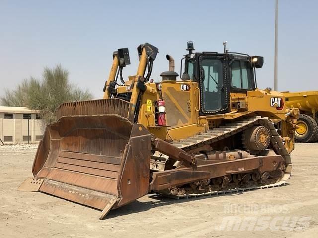 CAT D8R بلدوزرات مجنزرة