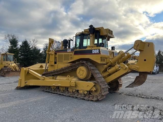 CAT D8R بلدوزرات مجنزرة