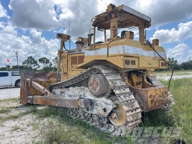 CAT D8R بلدوزرات مجنزرة