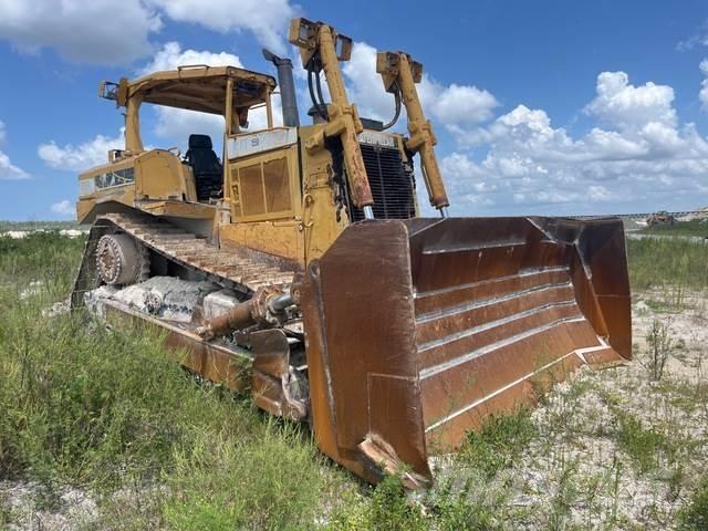 CAT D8R بلدوزرات مجنزرة