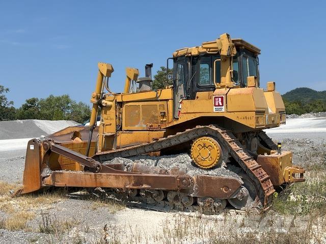 CAT D8R بلدوزرات مجنزرة