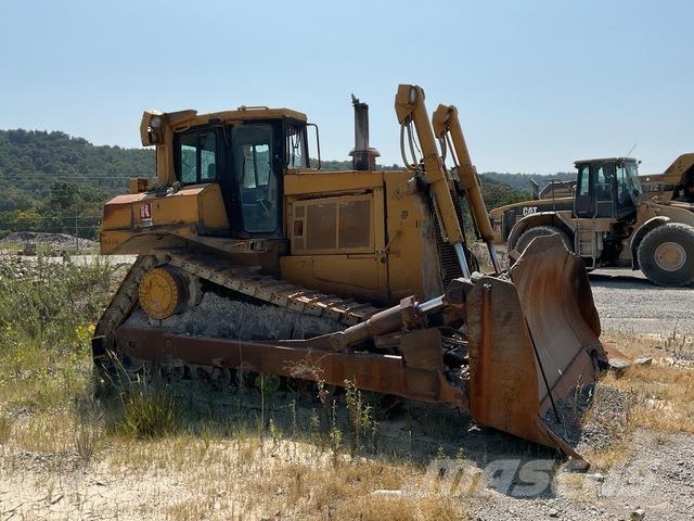 CAT D8R بلدوزرات مجنزرة