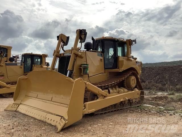 CAT D8T بلدوزرات مجنزرة